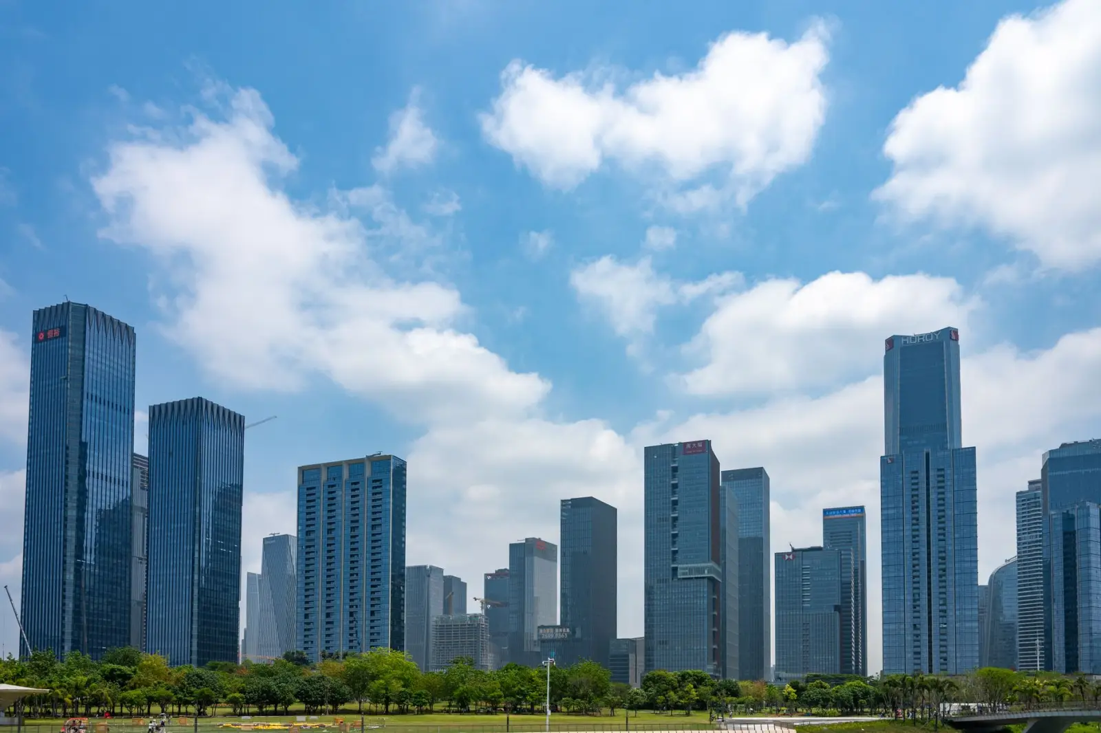 东北制造企业智能化升级中工业机器人的选型与应用策略