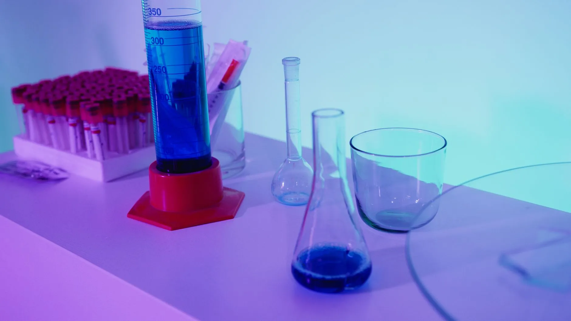 华郡智能控制系统与传感器在自动化设备中的协同应用方案